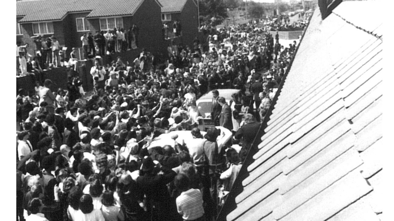 People waiting to catch a glimpse of Princess Diana on Douglas Way