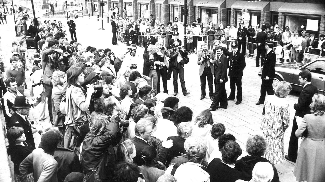 Princess Diana and the crowd on Douglas Way.